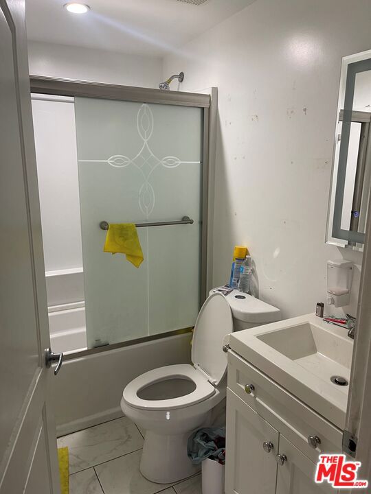 915 E 76th Place Property Photo 16