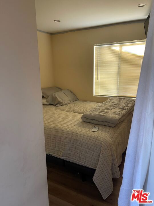 915 E 76th Place Property Photo 18