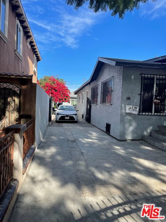 915 E 76th Place Property Photo 19