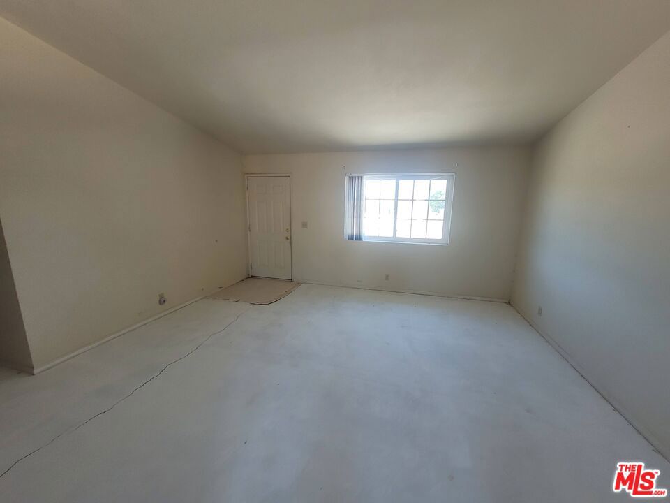 9012 Columbine Avenue Property Photo 2