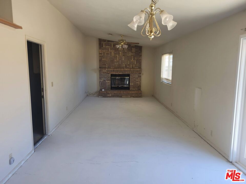 9012 Columbine Avenue Property Photo 3