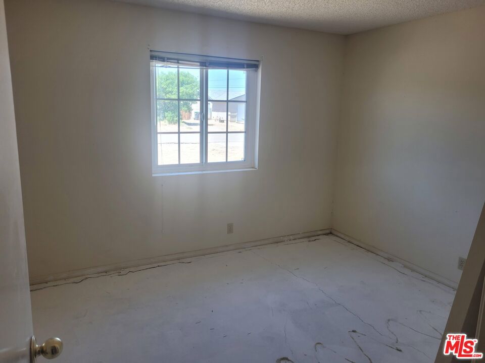 9012 Columbine Avenue Property Photo 5