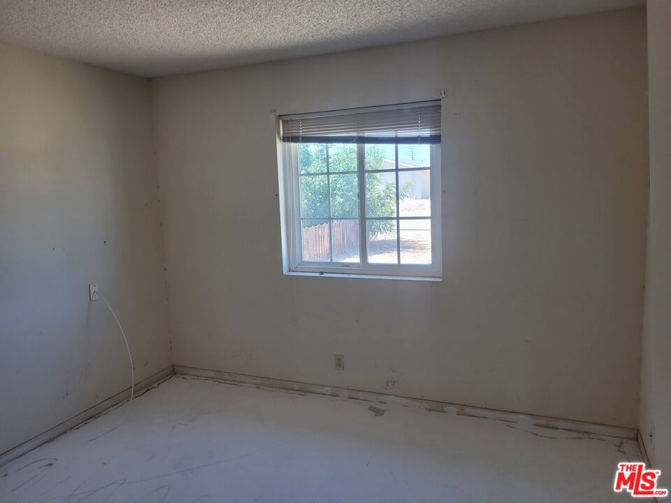 9012 Columbine Avenue Property Photo 6