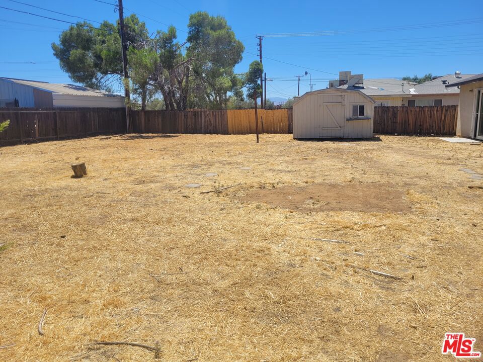 9012 Columbine Avenue Property Photo 8