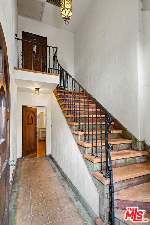1262 S Burnside Avenue Property Photo 5