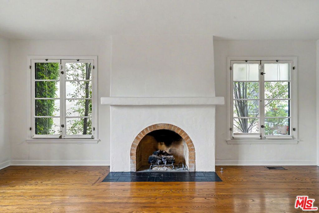1262 S Burnside Avenue Property Photo 8