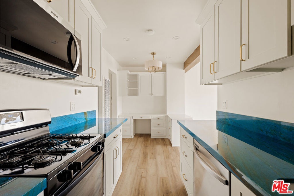 1466 Manhattan Beach Boulevard 4 Property Photo 8
