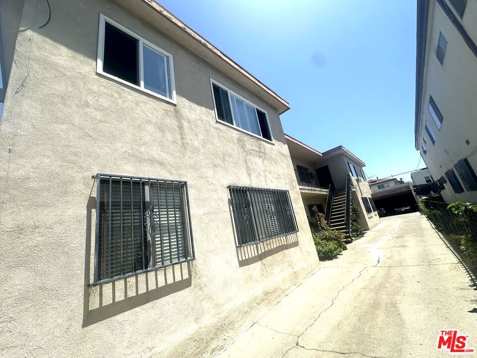 1138 Fedora Street Property Photo 2