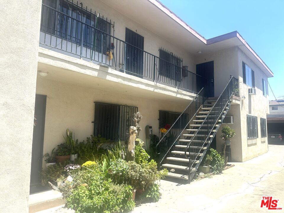 1138 Fedora Street Property Photo 3