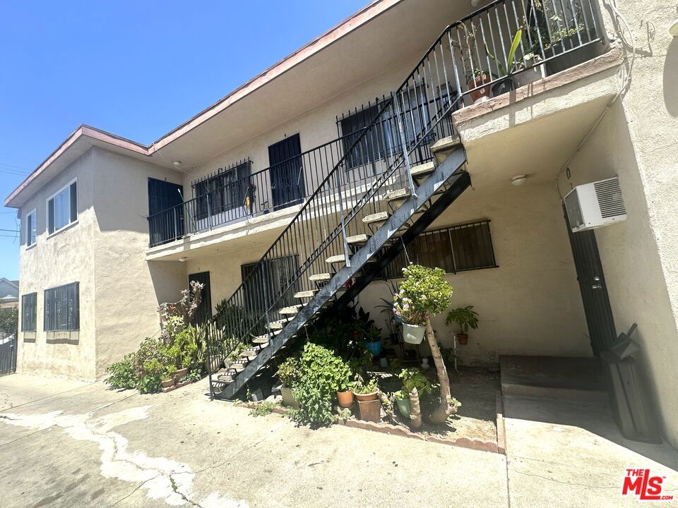1138 Fedora Street Property Photo 4