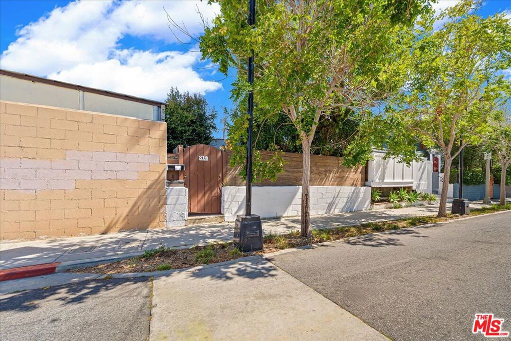 810 Navy Street Property Photo