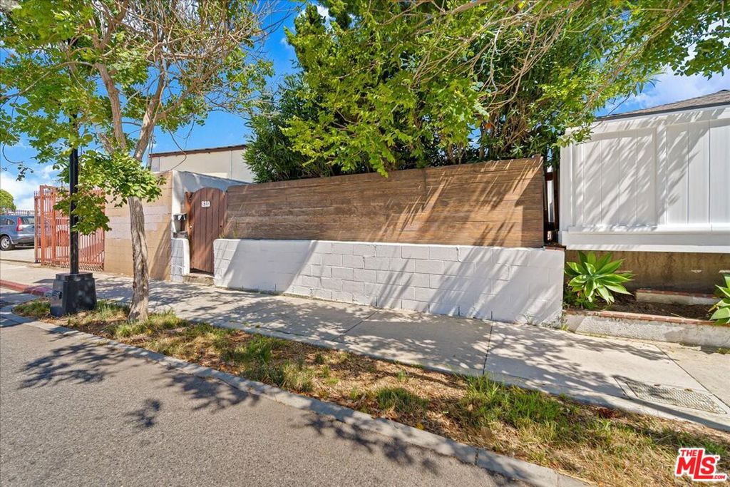810 Navy Street Property Photo 3