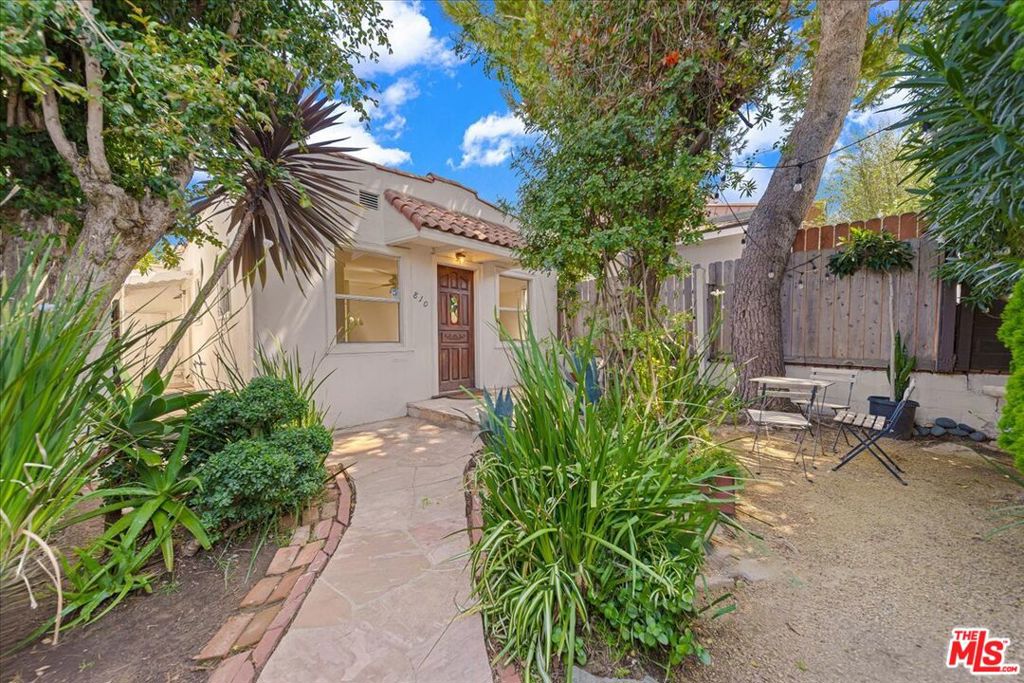 810 Navy Street Property Photo 4