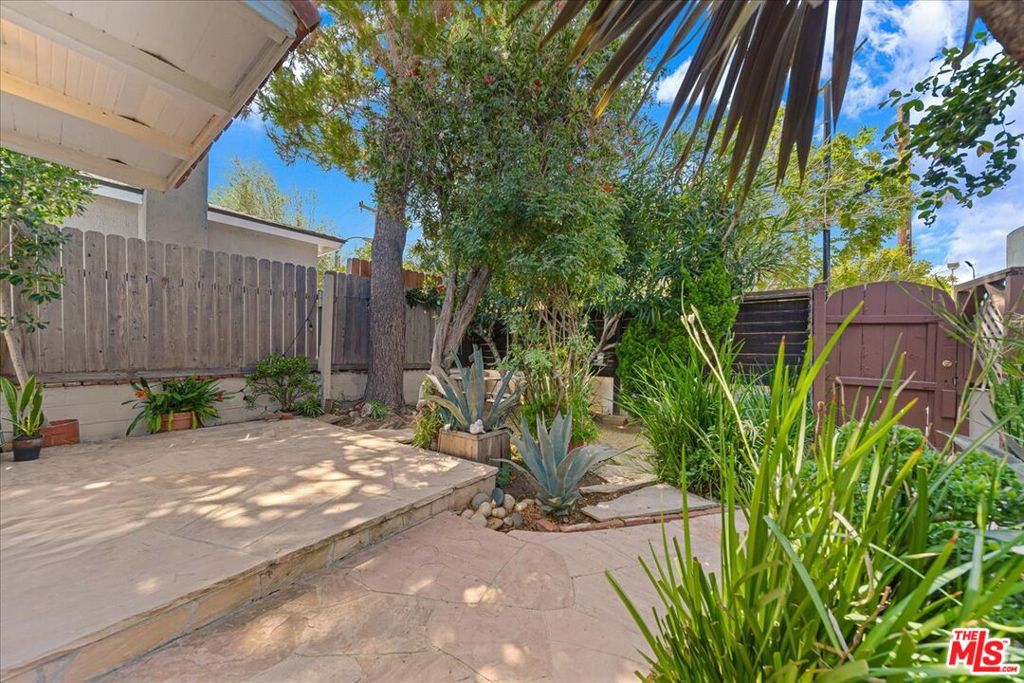 810 Navy Street Property Photo 5