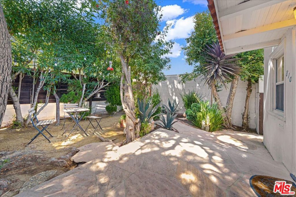 810 Navy Street Property Photo 6