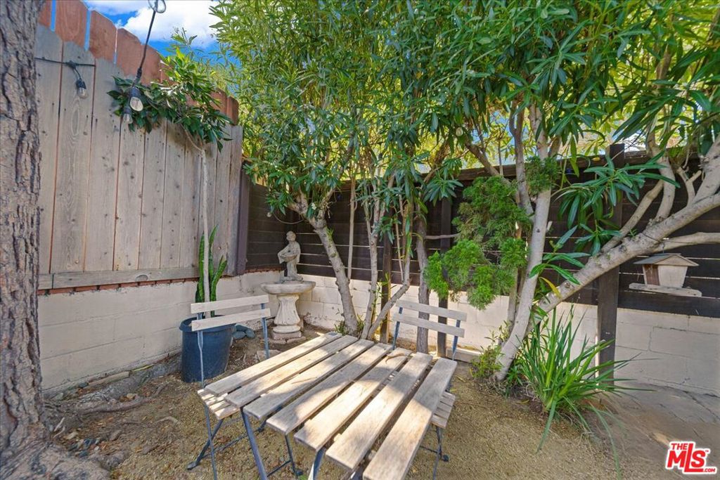 810 Navy Street Property Photo 8