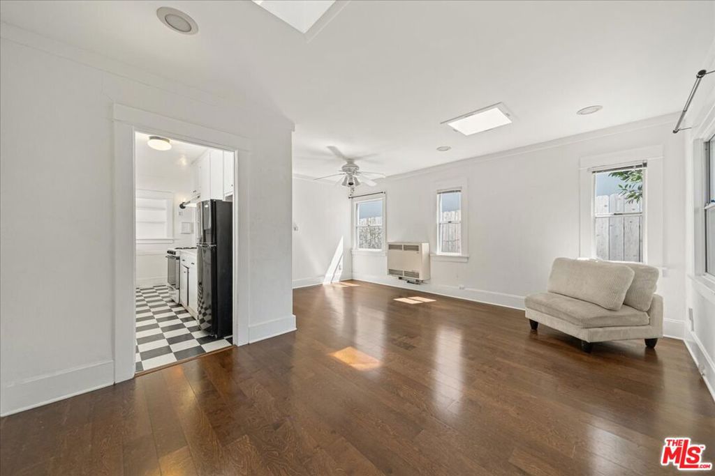 810 Navy Street Property Photo 9