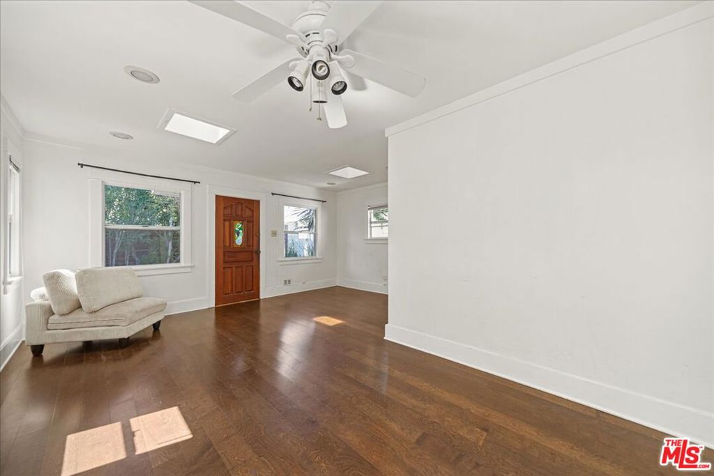 810 Navy Street Property Photo 10