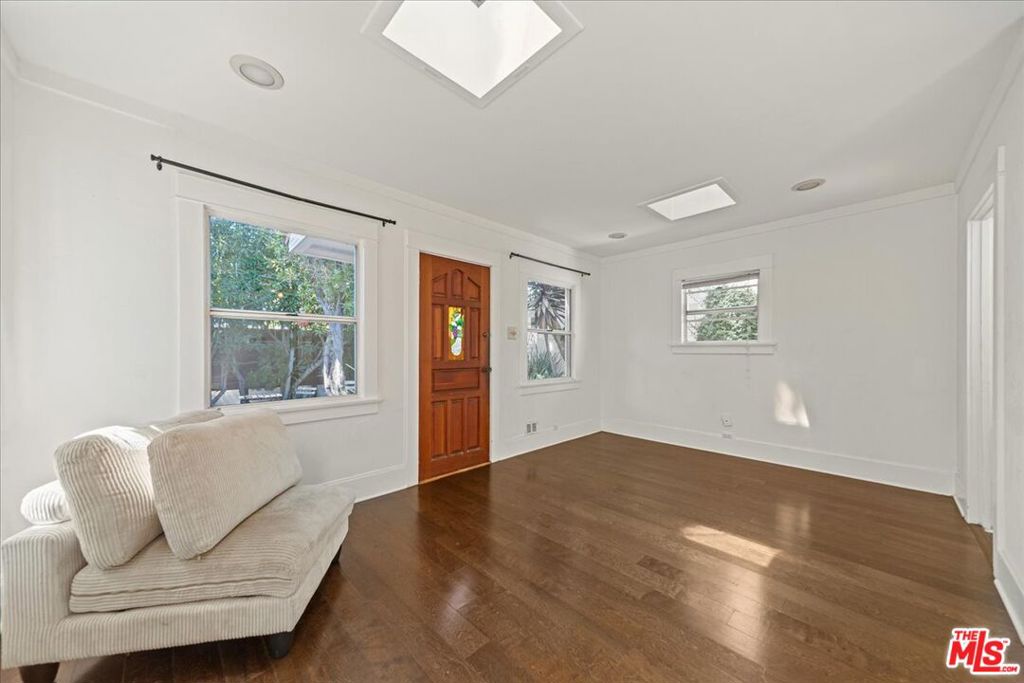 810 Navy Street Property Photo 11