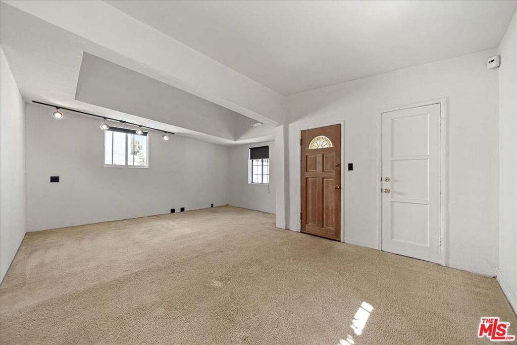 810 Navy Street Property Photo 17