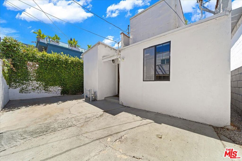 810 Navy Street Property Photo 19