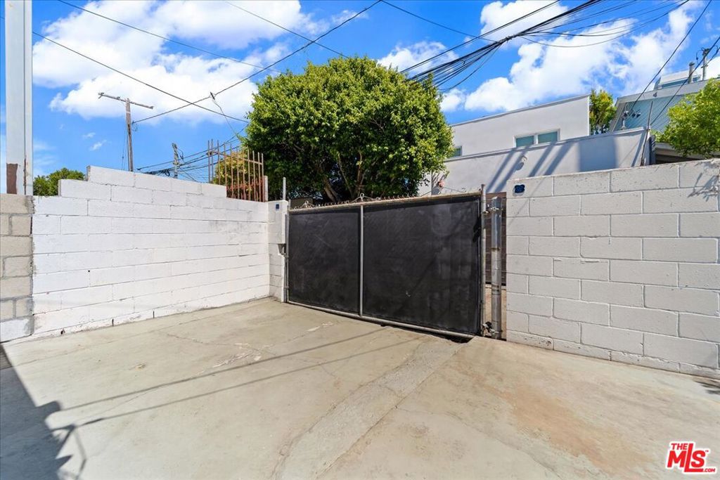810 Navy Street Property Photo 21