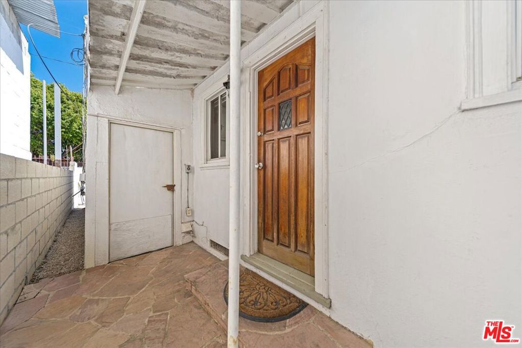 810 Navy Street Property Photo 22