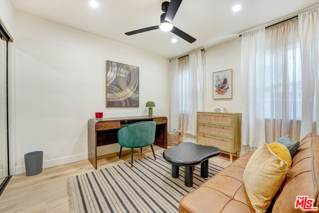 5252 Canoga Avenue Property Photo 8