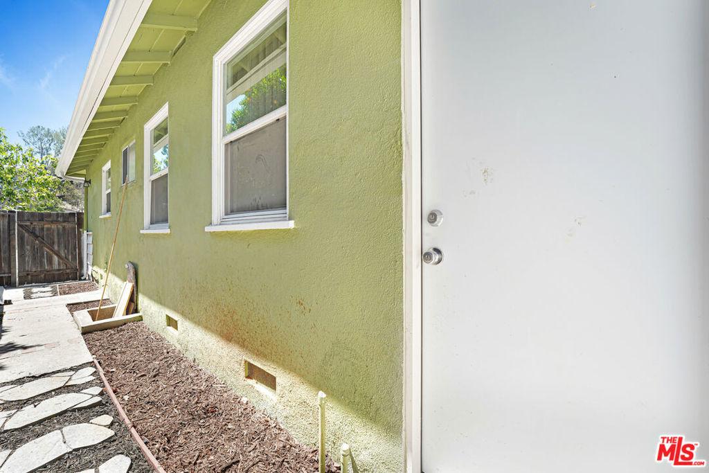 5252 Canoga Avenue Property Photo 10