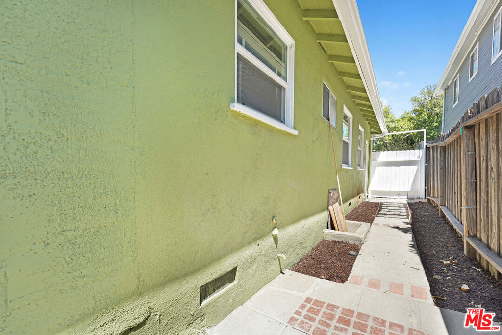 5252 Canoga Avenue Property Photo 11