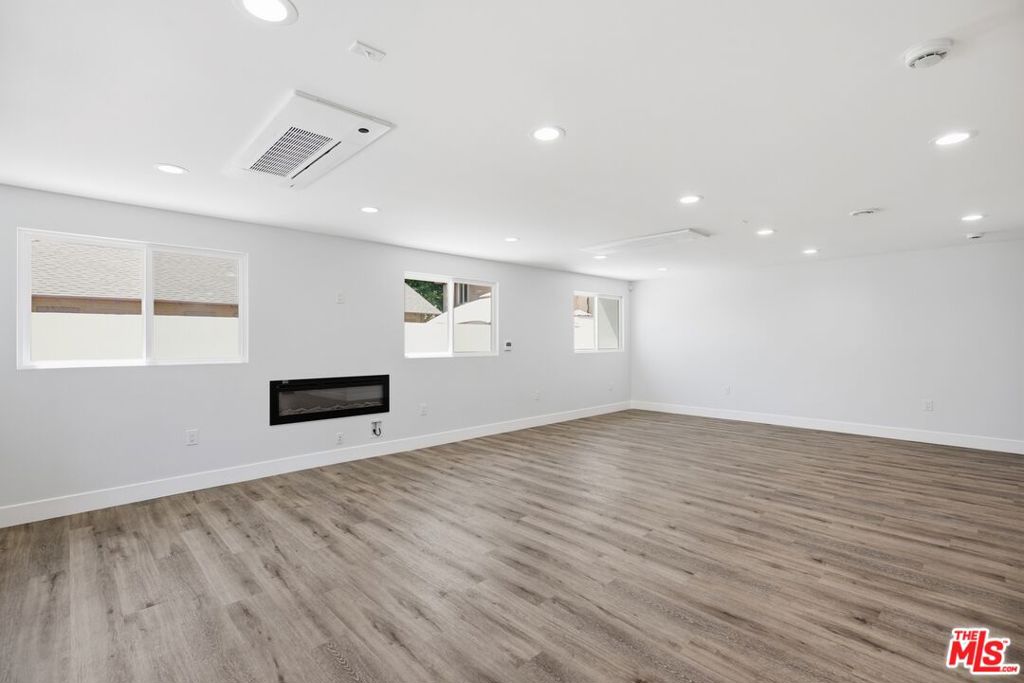 11611 Burbank Boulevard Property Photo 7