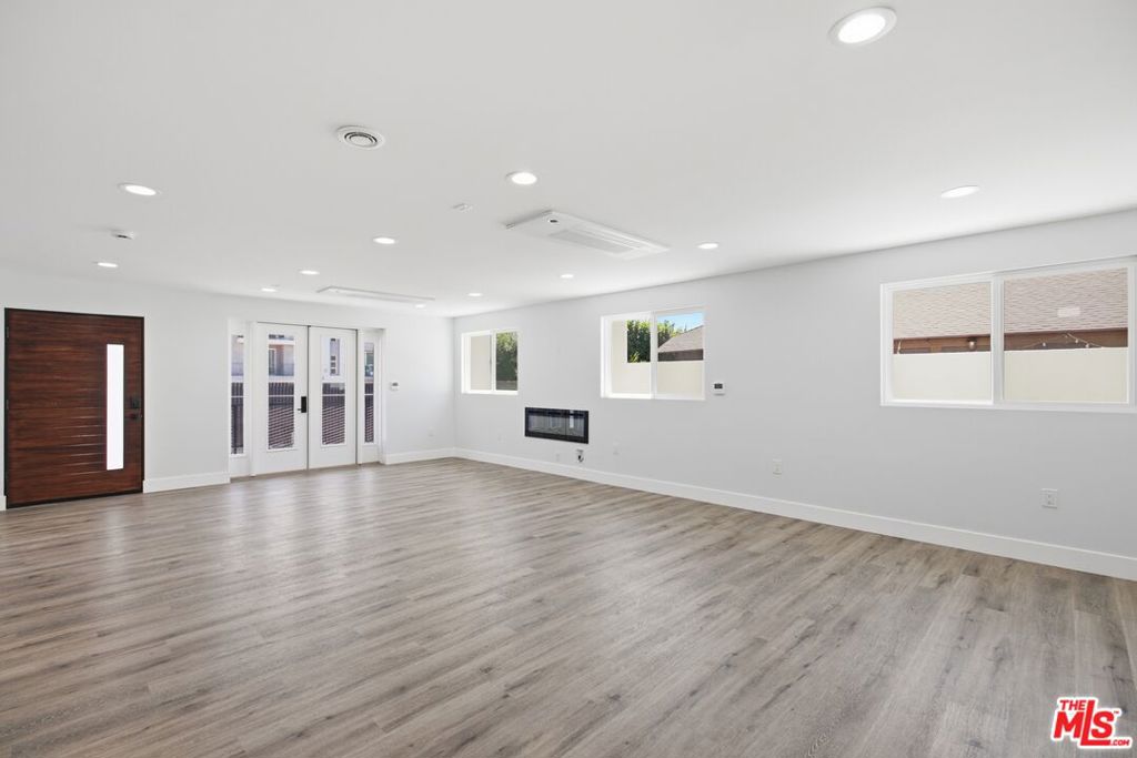11611 Burbank Boulevard Property Photo 11