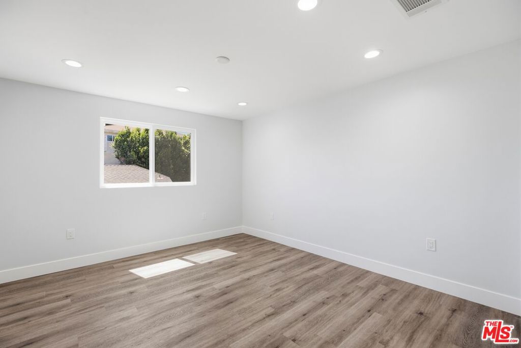 11611 Burbank Boulevard Property Photo 17