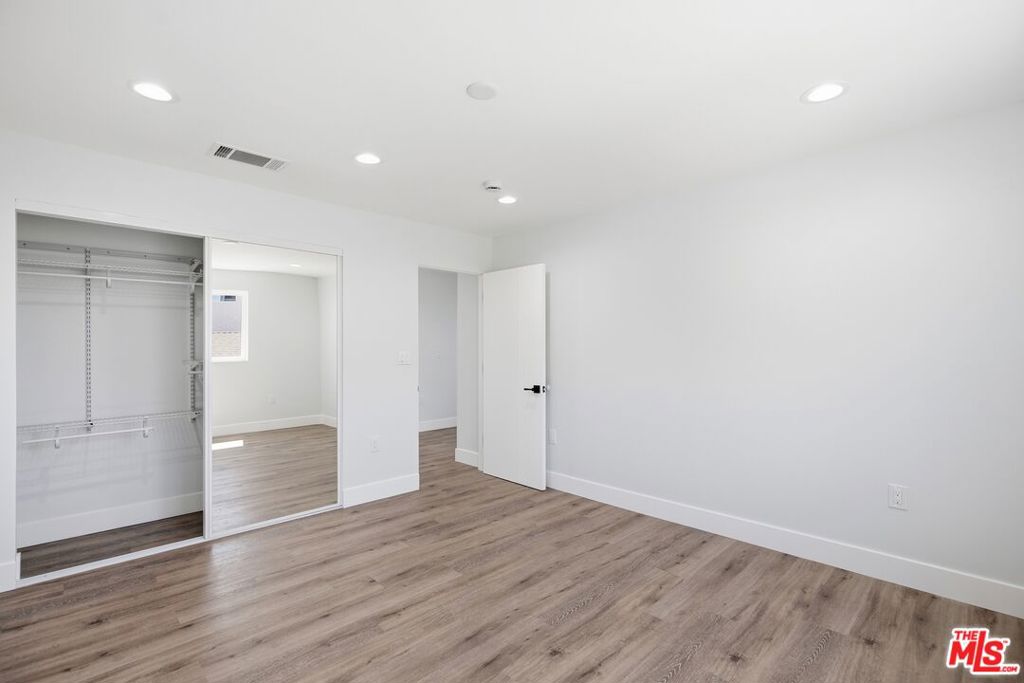 11611 Burbank Boulevard Property Photo 18