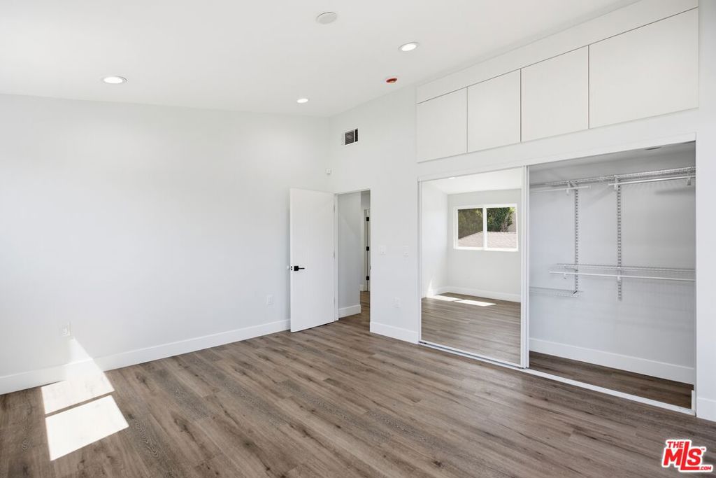 11611 Burbank Boulevard Property Photo 20