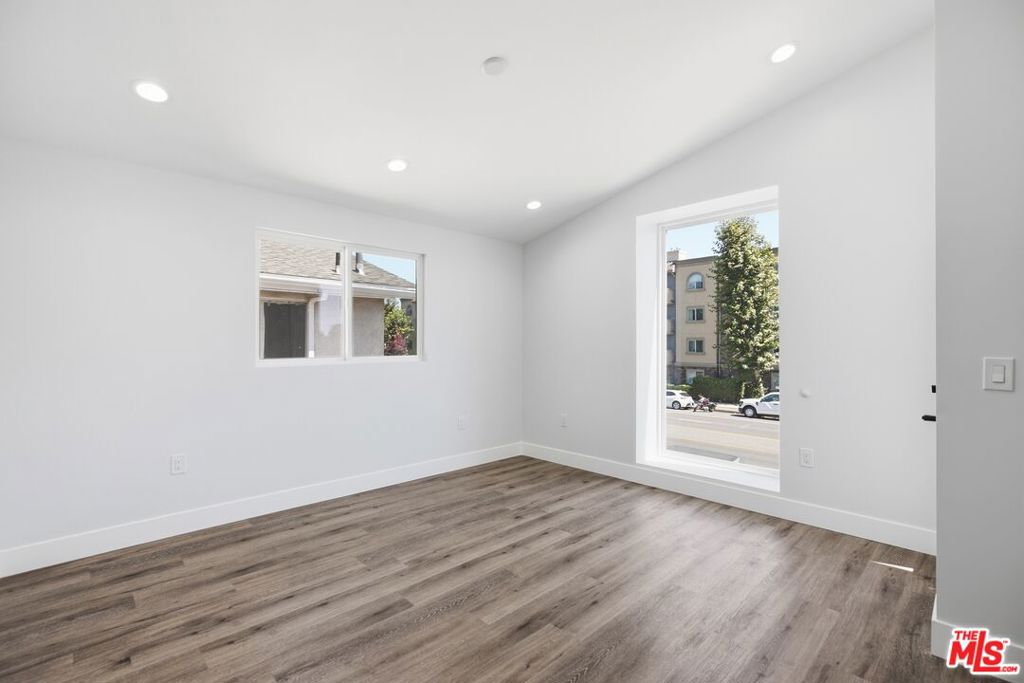 11611 Burbank Boulevard Property Photo 21