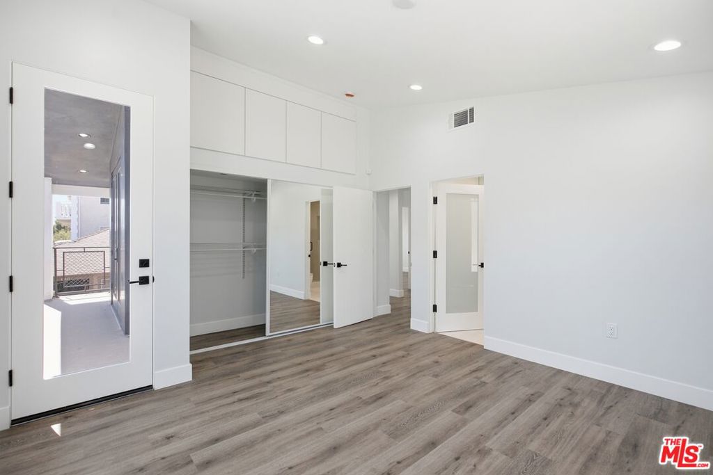 11611 Burbank Boulevard Property Photo 22