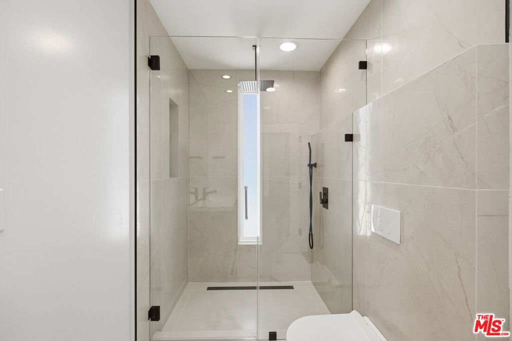 11611 Burbank Boulevard Property Photo 24