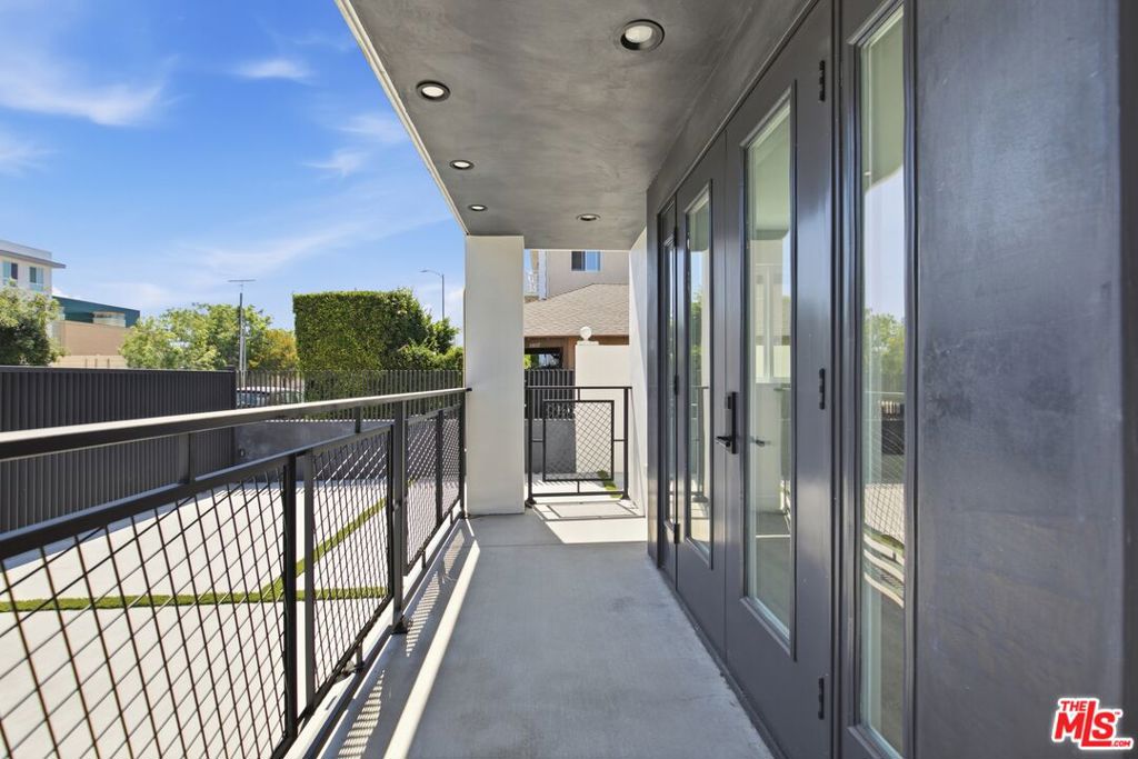 11611 Burbank Boulevard Property Photo 26