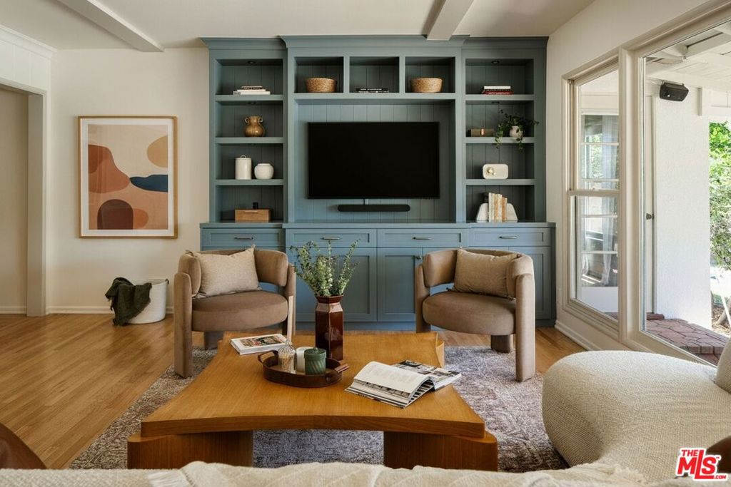 13024 Magnolia Boulevard Property Photo 1