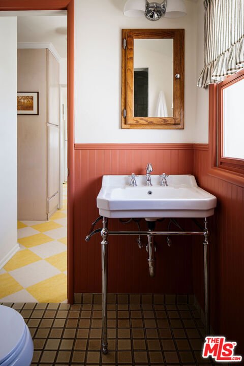 13024 Magnolia Boulevard Property Photo 8