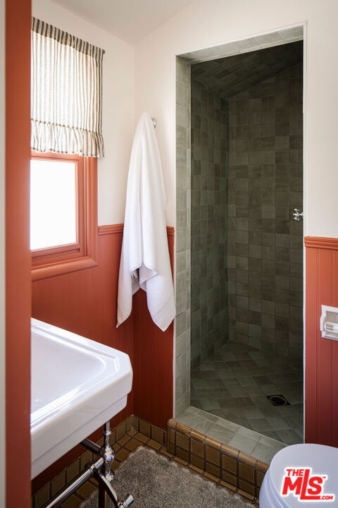13024 Magnolia Boulevard Property Photo 9