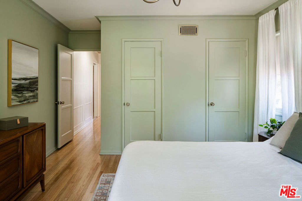13024 Magnolia Boulevard Property Photo 11