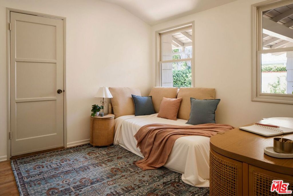 13024 Magnolia Boulevard Property Photo 15