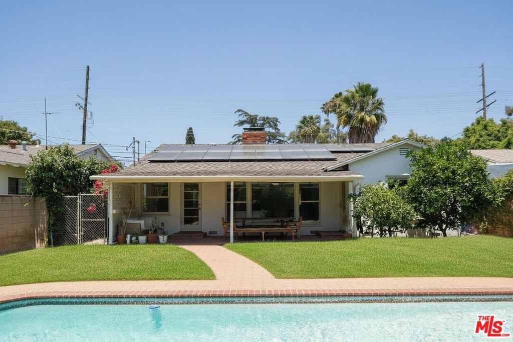 13024 Magnolia Boulevard Property Photo 16
