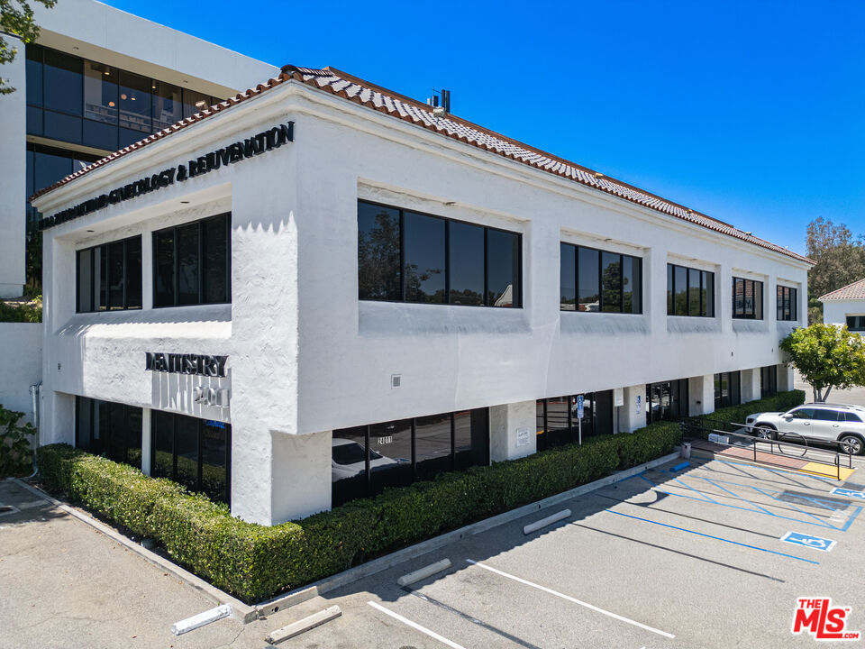 24011 Ventura Boulevard 200 Property Photo 1