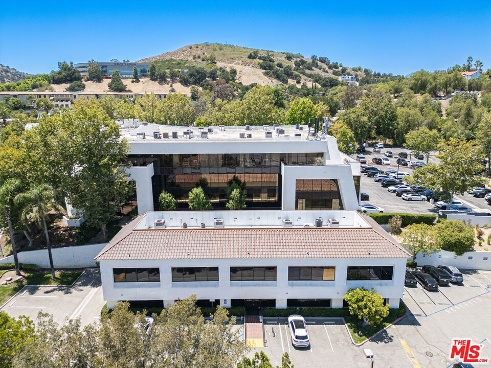 24011 Ventura Boulevard 200 Property Photo 2