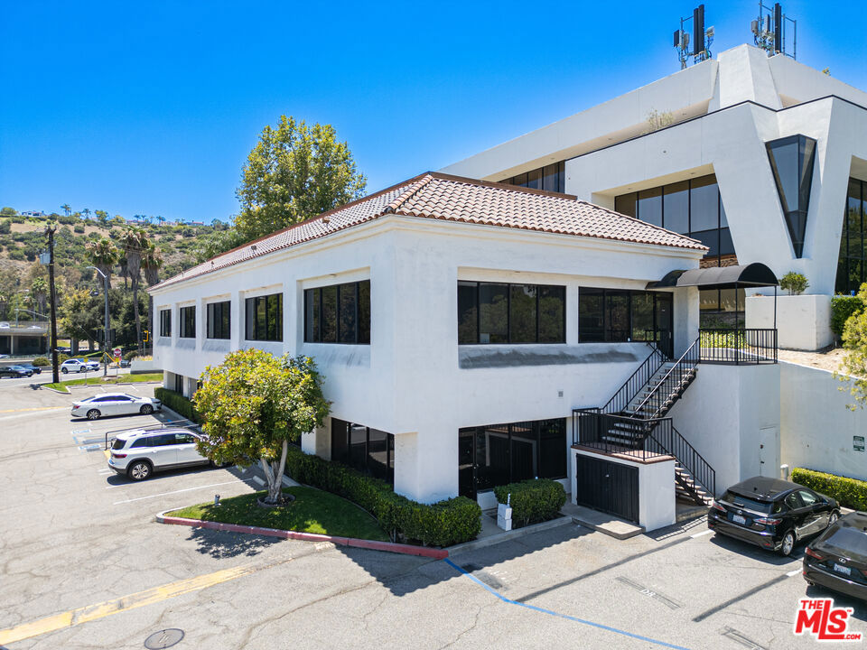 24011 Ventura Boulevard 200 Property Photo 3