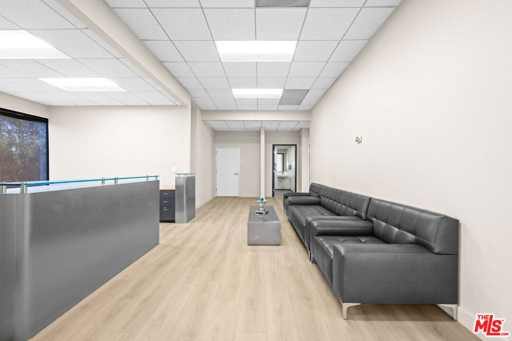 24011 Ventura Boulevard 200 Property Photo 6