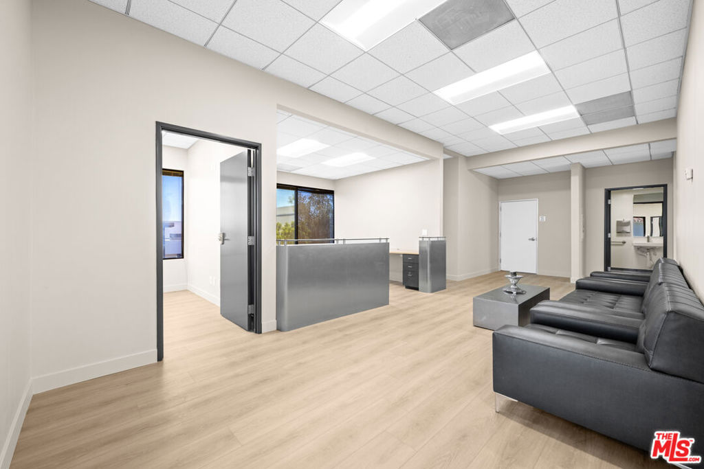 24011 Ventura Boulevard 200 Property Photo 7